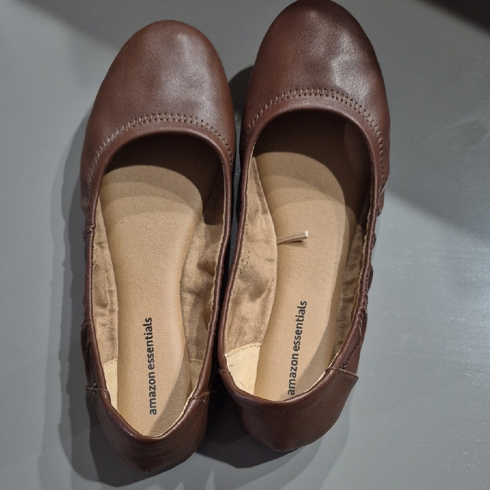 Amazon Essentials Women's Dark Brown Flats